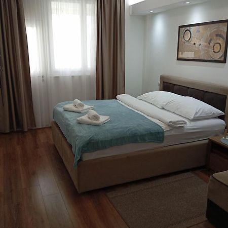 Apartman Leon Lux Λέσκοβατς Εξωτερικό φωτογραφία